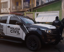 Policiais civis cumprido mandados 