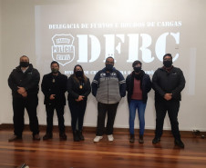 Policiais civis aparecem em foto durante palestra na RMC