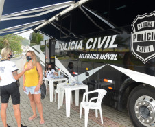 Atendimento a veranista na delegacia móvel
