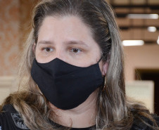 Uma das ganhadoras do concurso concedendo entrevista