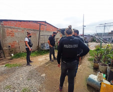 Policiais realizando operação