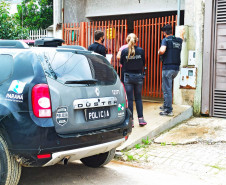 Policiais realizando operação