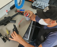 PCPR lança oficina móvel para manutenção de armas e treinamento