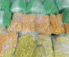 Diversos pacotes de droga apreendida