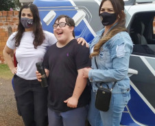 PCPR visita jovem e realiza sonho de conhecer agentes de segurança pública