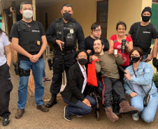 PCPR visita jovem e realiza sonho de conhecer agentes de segurança pública