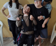 PCPR visita jovem e realiza sonho de conhecer agentes de segurança pública