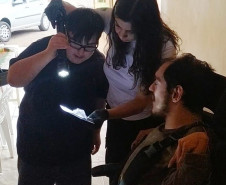 PCPR visita jovem e realiza sonho de conhecer agentes de segurança pública
