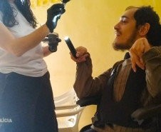 PCPR visita jovem e realiza sonho de conhecer agentes de segurança pública