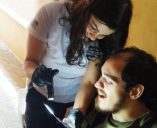 PCPR visita jovem e realiza sonho de conhecer agentes de segurança pública
