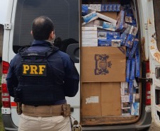 PCPR e PRF apreendem carga de cigarros contrabandeados em Clevelândia