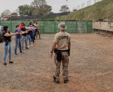 Participantes do curso em treinamento