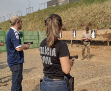 Participantes do curso em treinamento