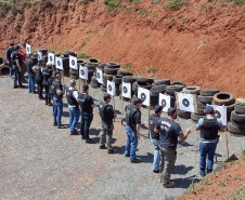 Policiais em treinamento