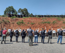 Policiais em treinamento