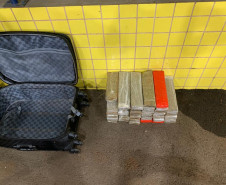PCPR apreende tabletes de maconha em mala