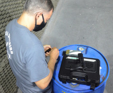 Momento da entrega de armas e munições