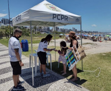 PCPR distribui pulseiras de identificação para crianças durante o feriadão de Natal no Litoral