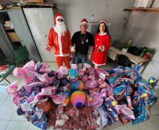 Brinquedos e doces são doados em ação social na RMC
