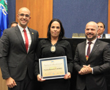 Investigadora da PCPR recebe homenagem do Legislativo na RMC 