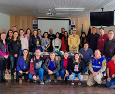 Participantes do evento posando para foto geral
