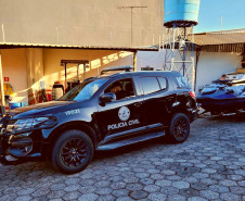 Viatura da polícia civil no local da apreensão