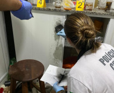 PCPR realiza perícia papiloscópica em local de crime em Matinhos