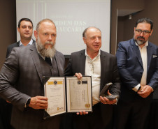 Governador comemora avanços na segurança pública em entrega de homenagens da Polícia Civil