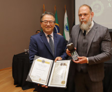Governador comemora avanços na segurança pública em entrega de homenagens da Polícia Civil