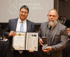 Governador comemora avanços na segurança pública em entrega de homenagens da Polícia Civil