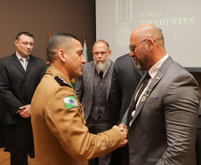Governador comemora avanços na segurança pública em entrega de homenagens da Polícia Civil