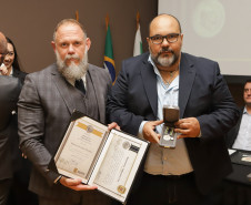 Governador comemora avanços na segurança pública em entrega de homenagens da Polícia Civil