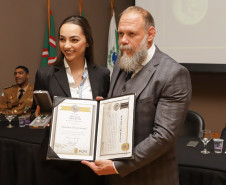 Governador comemora avanços na segurança pública em entrega de homenagens da Polícia Civil