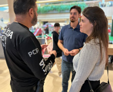 PCPR realiza ação do Outubro Rosa em shopping de Curitiba 