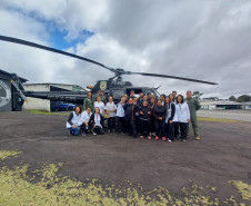    PCPR recebe visita de alunos com deficiência no Grupamento de Operações Aéreas 
