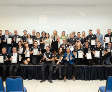 PCPR realiza entrega de medalhas de serviço policial para servidores de Paranaguá 