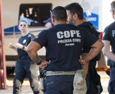 Forças de segurança prendem 36 integrantes de organização criminosa em megaoperação em Quedas do Iguaçu