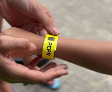 PCPR reforça distribuição de pulseiras de identificação durante shows do Verão Maior 