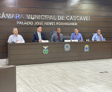 Policial Civil da PCPR recebe medalha de honra ao mérito em Cascavel