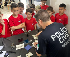 PCPR na Comunidade leva serviços de polícia judiciária para população da Ilha do Mel e Campo Magro