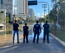 Com 104 agentes e muita tecnologia, forças de segurança do PR seguem apoiando o RS