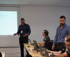 Policiais civis participam de habilitação em Sistema Automatizado de Identificação Biométrica em Curitiba