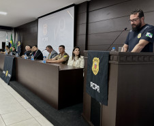 PCPR realiza entrega de medalhas de serviço policial para servidores em Foz do Iguaçu