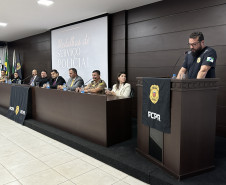PCPR realiza entrega de medalhas de serviço policial para servidores em Foz do Iguaçu