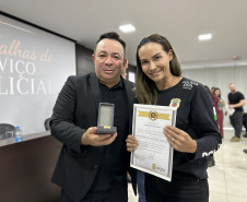 PCPR realiza entrega de medalhas de serviço policial para servidores em Foz do Iguaçu