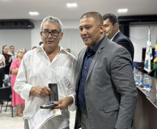 PCPR realiza entrega de medalhas de serviço policial para servidores em Foz do Iguaçu
