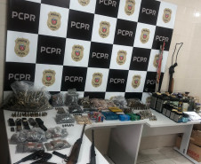 PCPR apreende mais de mil munições e outros produtos ilícitos em residência de Curitiba