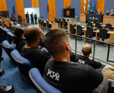 PCPR homenageia servidores com medalhas de serviço policial na Região Metropolitana de Curitiba