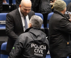 PCPR homenageia servidores com medalhas de serviço policial na Região Metropolitana de Curitiba