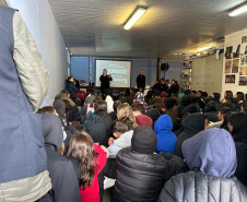 PCPR oferta palestra sobre combate às drogas para 560 estudantes de escola estadual em Curitiba
